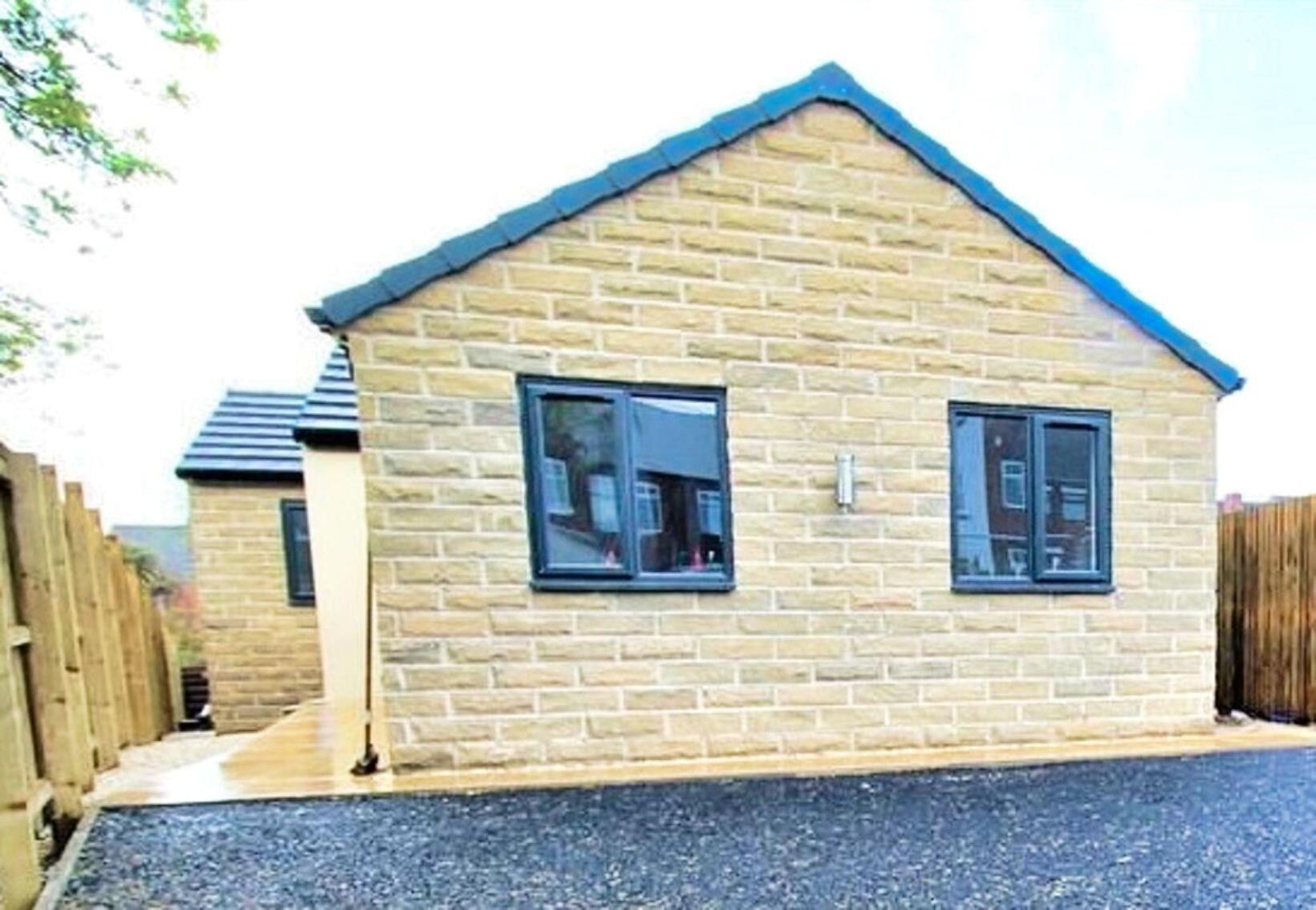 Rotherham - Rawmarsh - Great Customer Feedback - 2 Bed Bungalow - New Build - High End Furnishings - Wheel Chair Accessible - Large Enclosed Garden - Dog Friendly Экстерьер фото