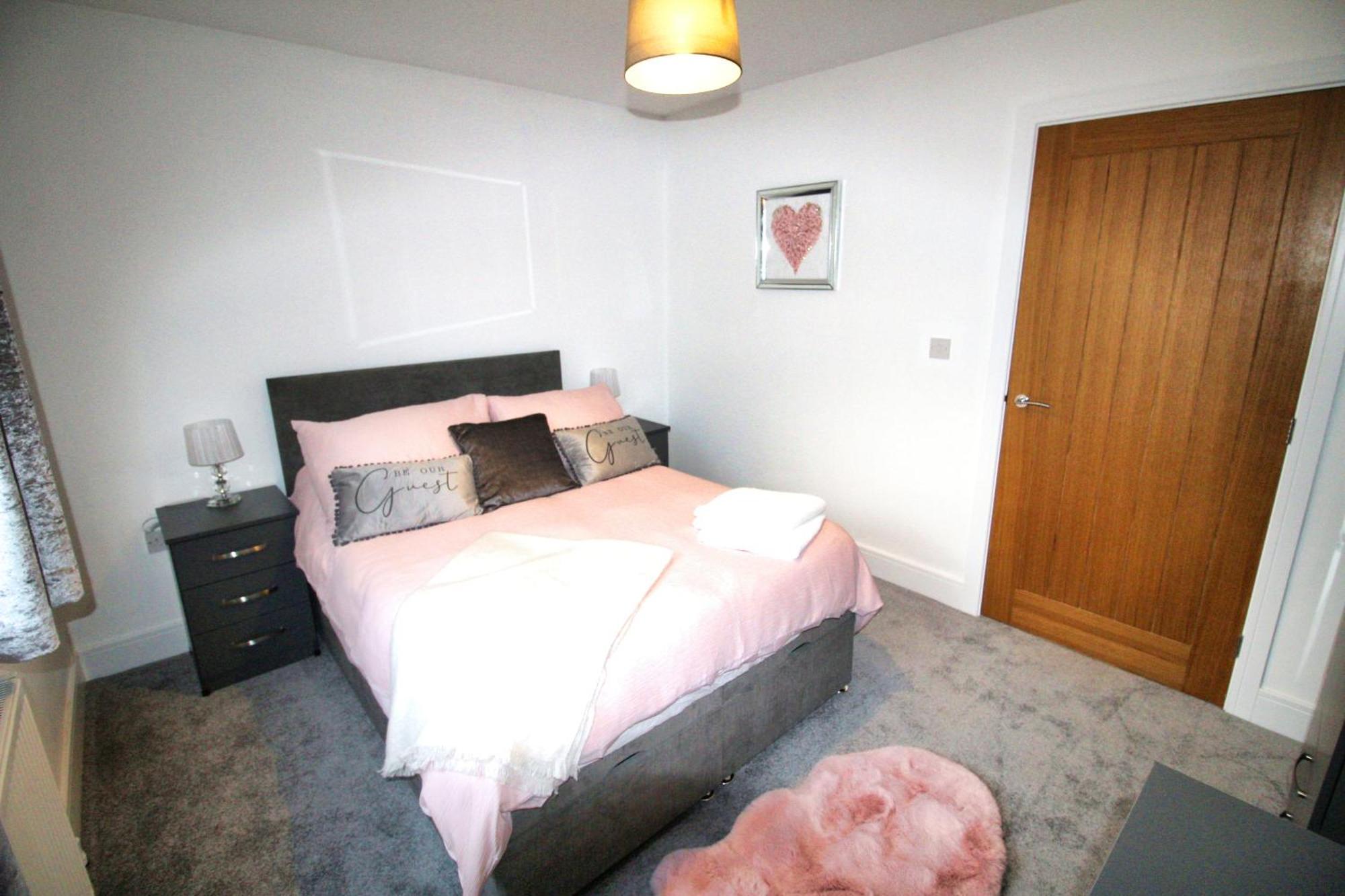 Rotherham - Rawmarsh - Great Customer Feedback - 2 Bed Bungalow - New Build - High End Furnishings - Wheel Chair Accessible - Large Enclosed Garden - Dog Friendly Экстерьер фото