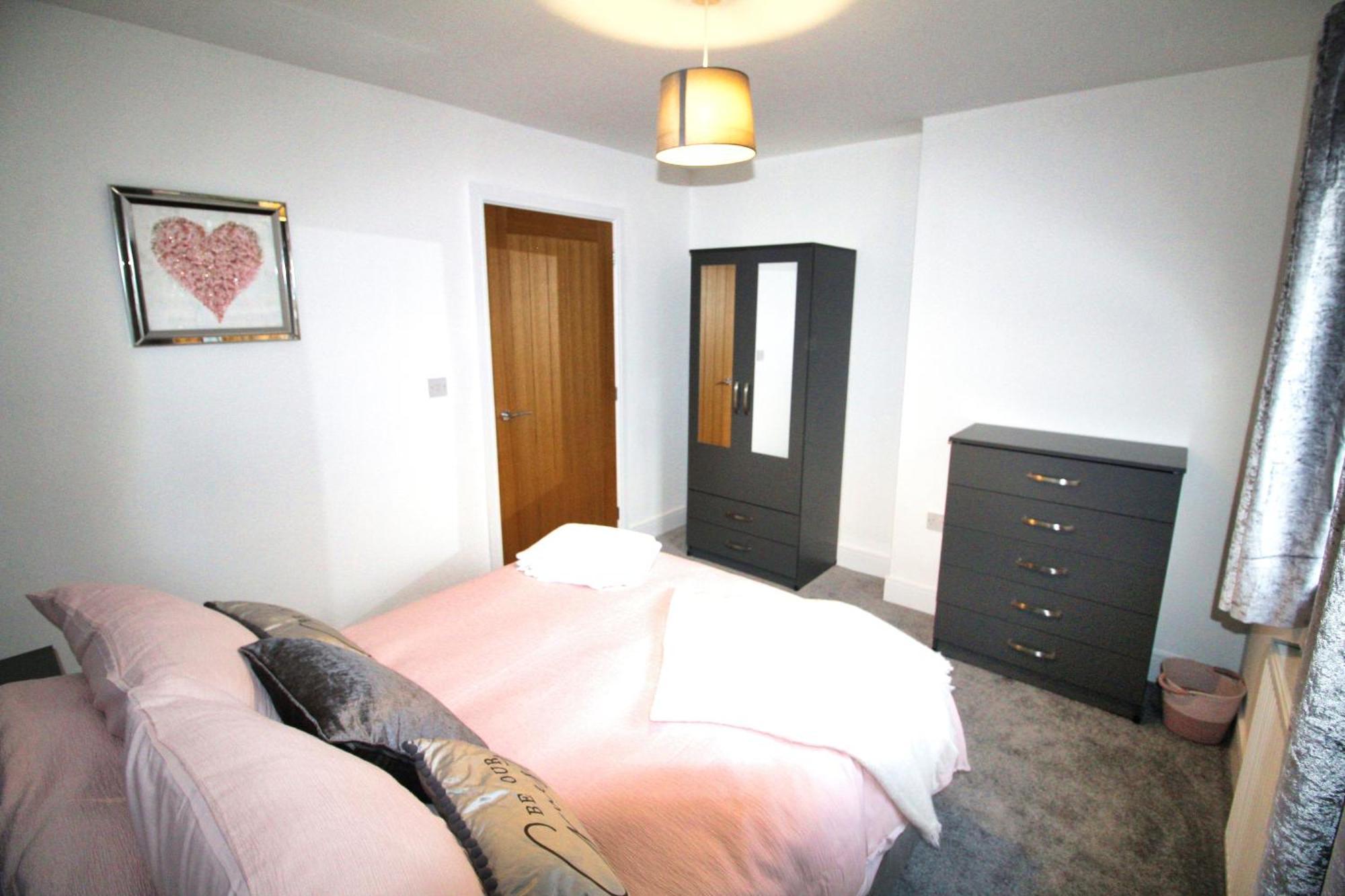 Rotherham - Rawmarsh - Great Customer Feedback - 2 Bed Bungalow - New Build - High End Furnishings - Wheel Chair Accessible - Large Enclosed Garden - Dog Friendly Экстерьер фото