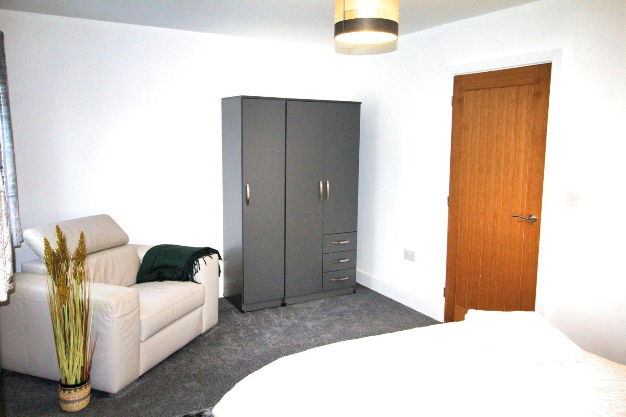 Rotherham - Rawmarsh - Great Customer Feedback - 2 Bed Bungalow - New Build - High End Furnishings - Wheel Chair Accessible - Large Enclosed Garden - Dog Friendly Экстерьер фото