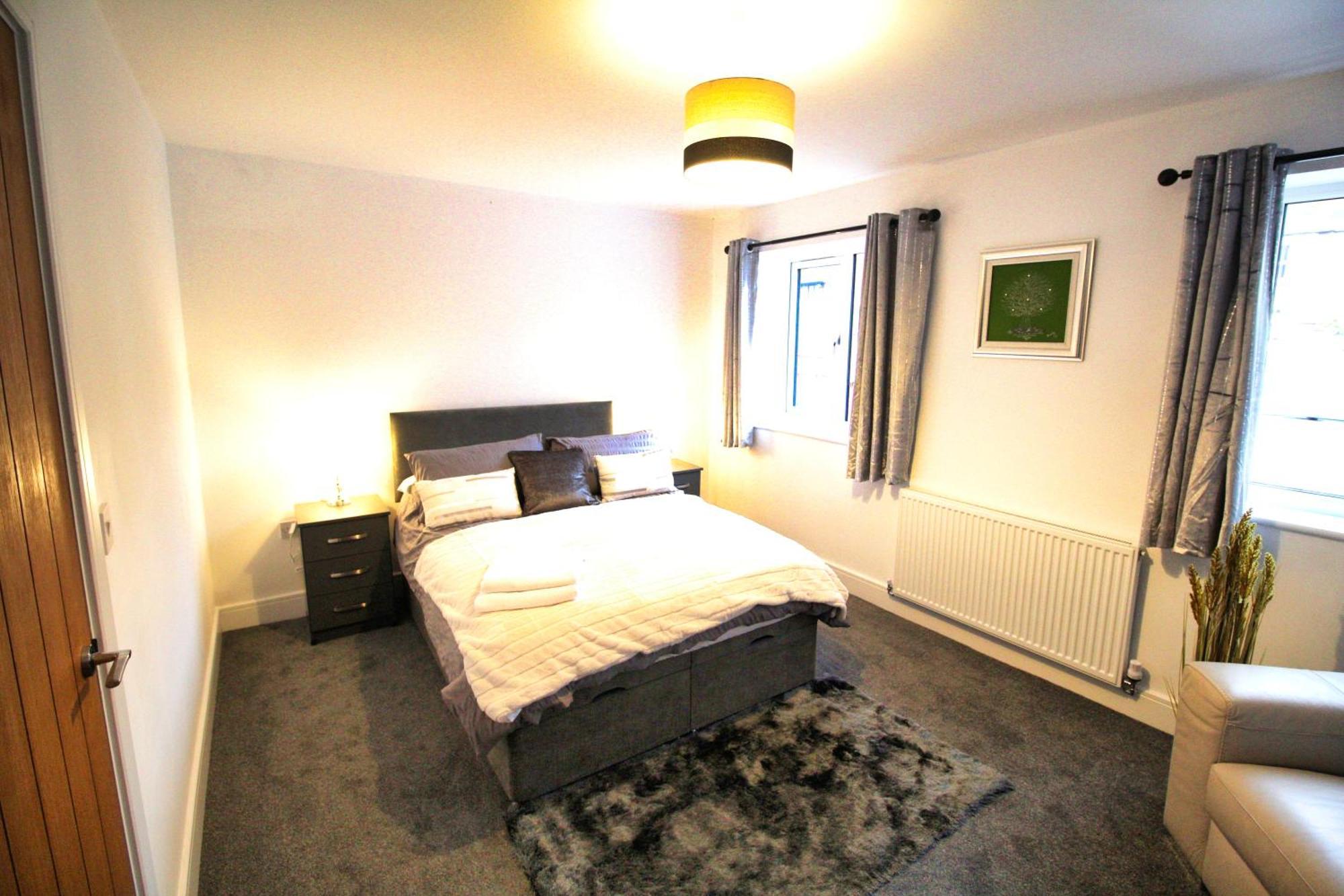 Rotherham - Rawmarsh - Great Customer Feedback - 2 Bed Bungalow - New Build - High End Furnishings - Wheel Chair Accessible - Large Enclosed Garden - Dog Friendly Экстерьер фото