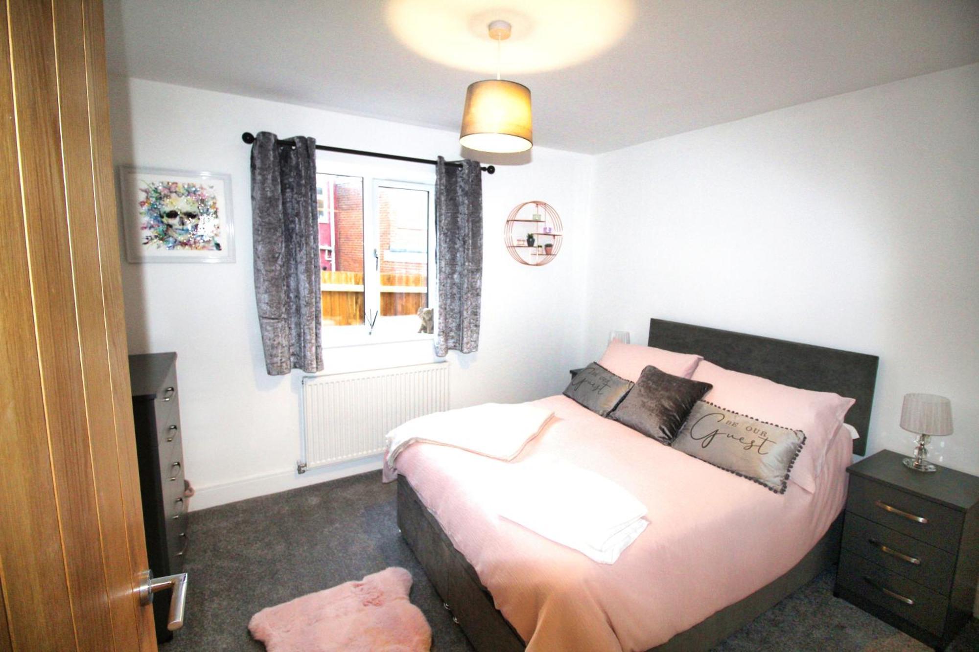 Rotherham - Rawmarsh - Great Customer Feedback - 2 Bed Bungalow - New Build - High End Furnishings - Wheel Chair Accessible - Large Enclosed Garden - Dog Friendly Экстерьер фото