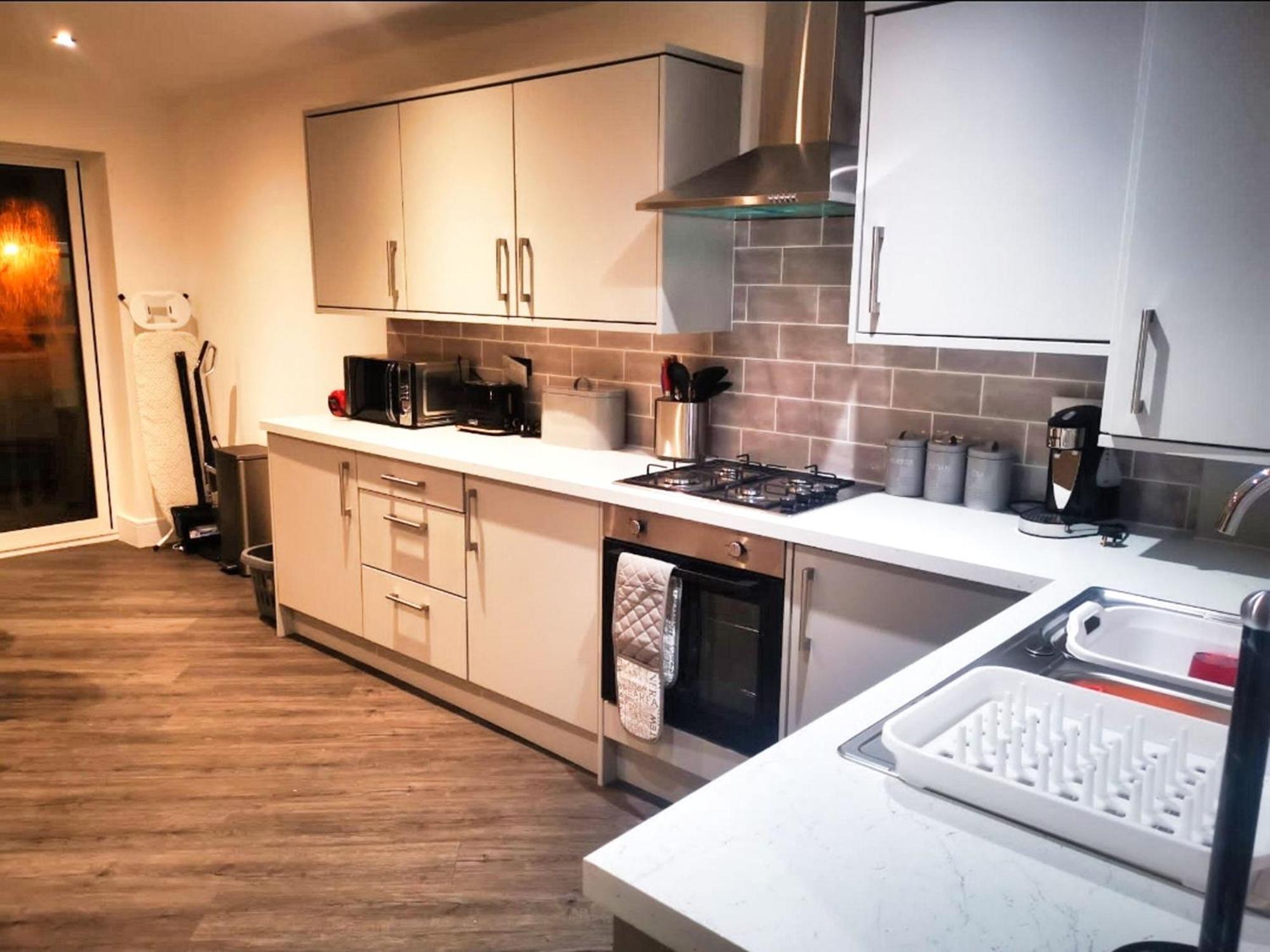 Rotherham - Rawmarsh - Great Customer Feedback - 2 Bed Bungalow - New Build - High End Furnishings - Wheel Chair Accessible - Large Enclosed Garden - Dog Friendly Экстерьер фото